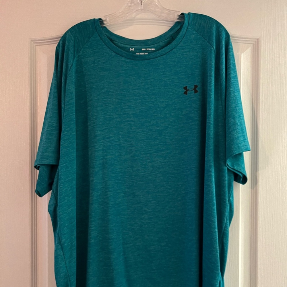 EUC Dark green Under Armour tshirt